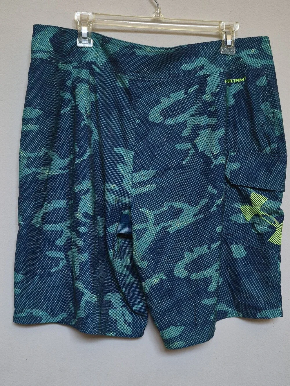 Under Armour Men’s Teal Camo Swim Trunks Size 36